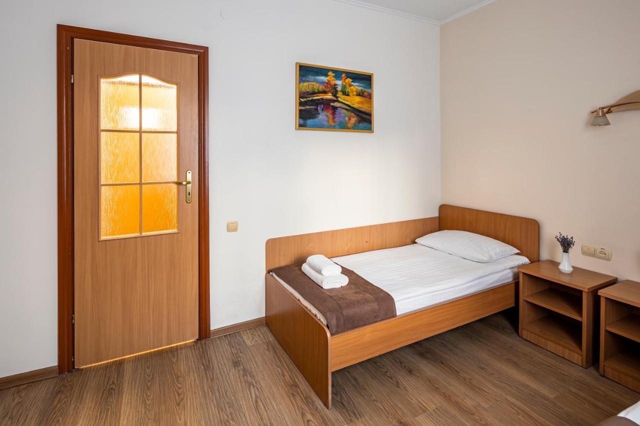 Hotel Galaktika Vynnyky Bagian luar foto