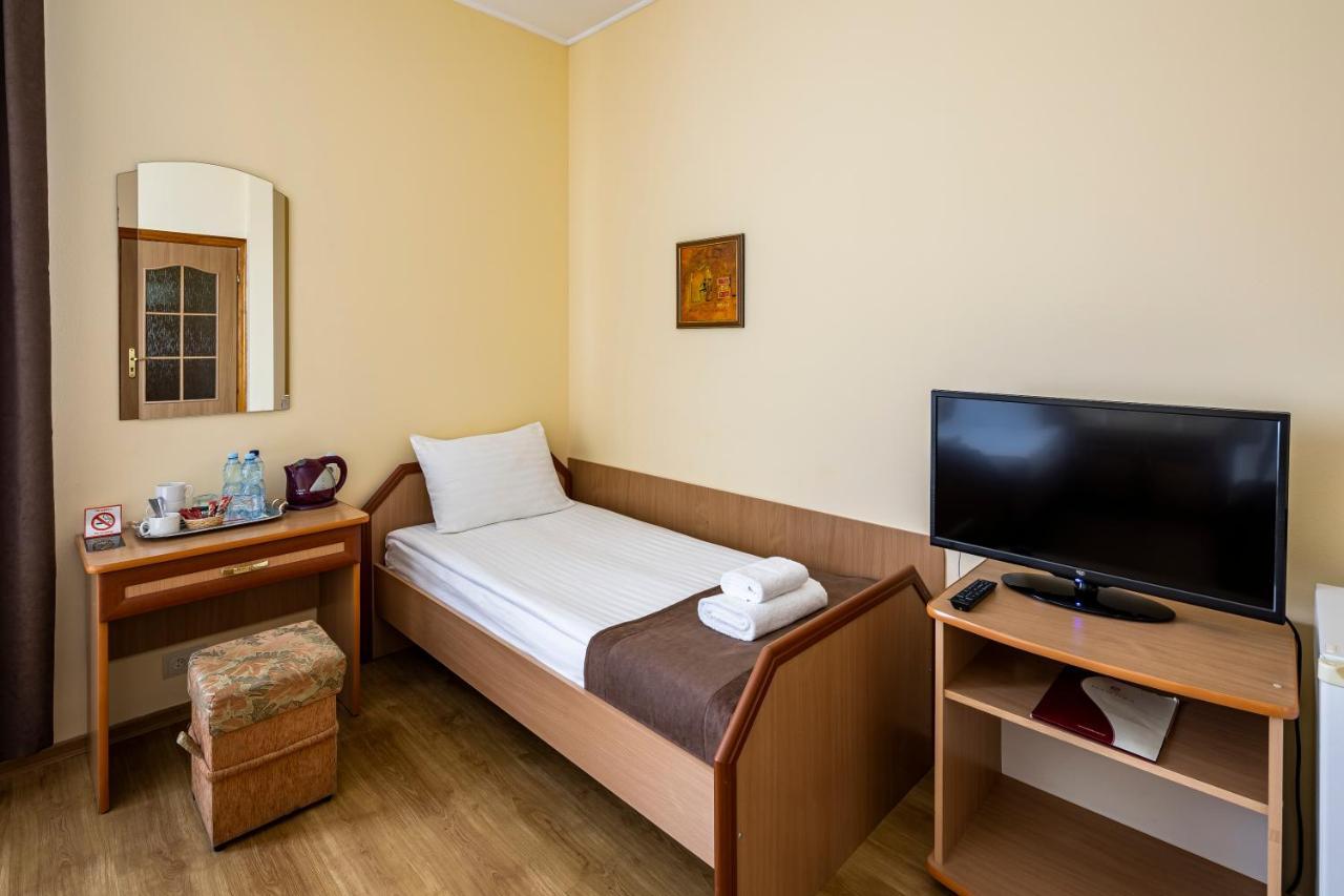 Hotel Galaktika Vynnyky Bagian luar foto