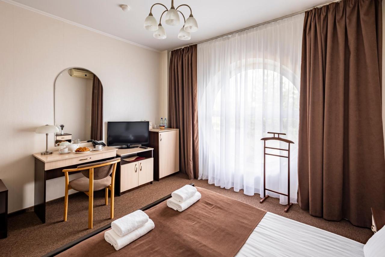 Hotel Galaktika Vynnyky Bagian luar foto