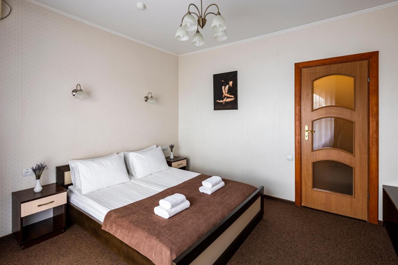 Hotel Galaktika Vynnyky Bagian luar foto