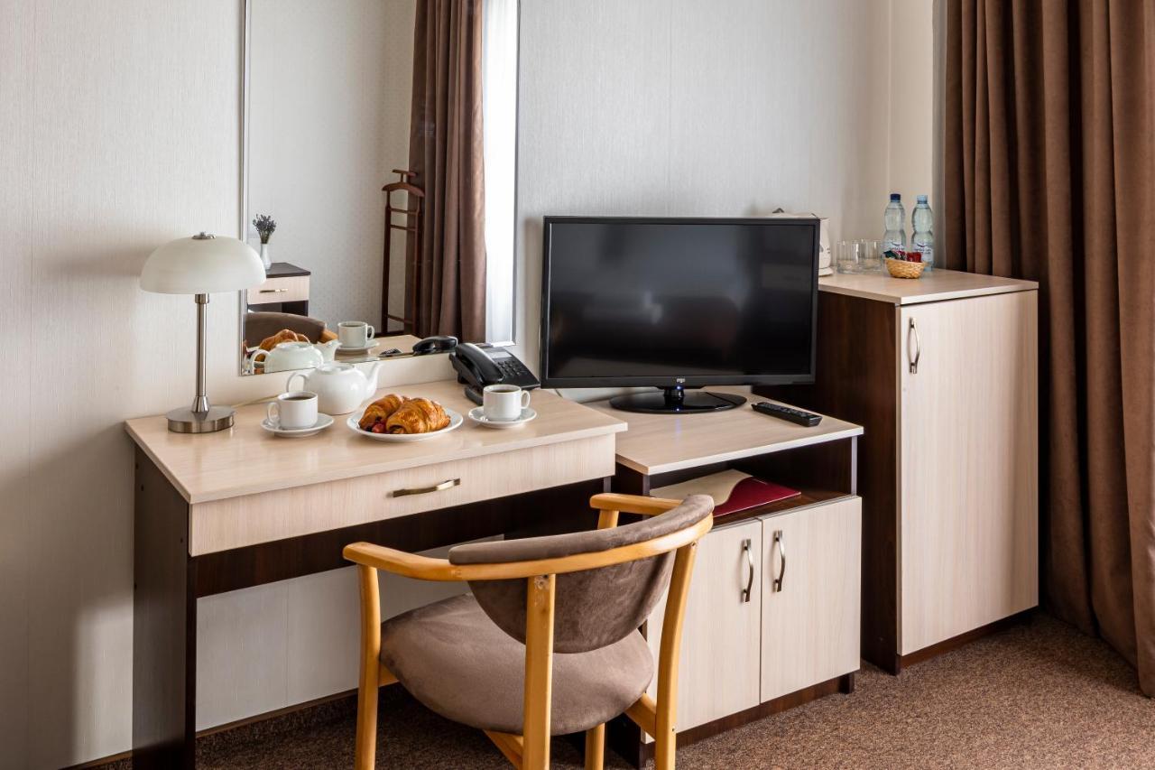 Hotel Galaktika Vynnyky Bagian luar foto