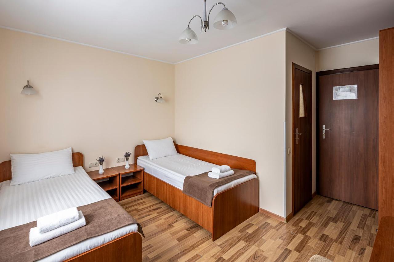 Hotel Galaktika Vynnyky Bagian luar foto
