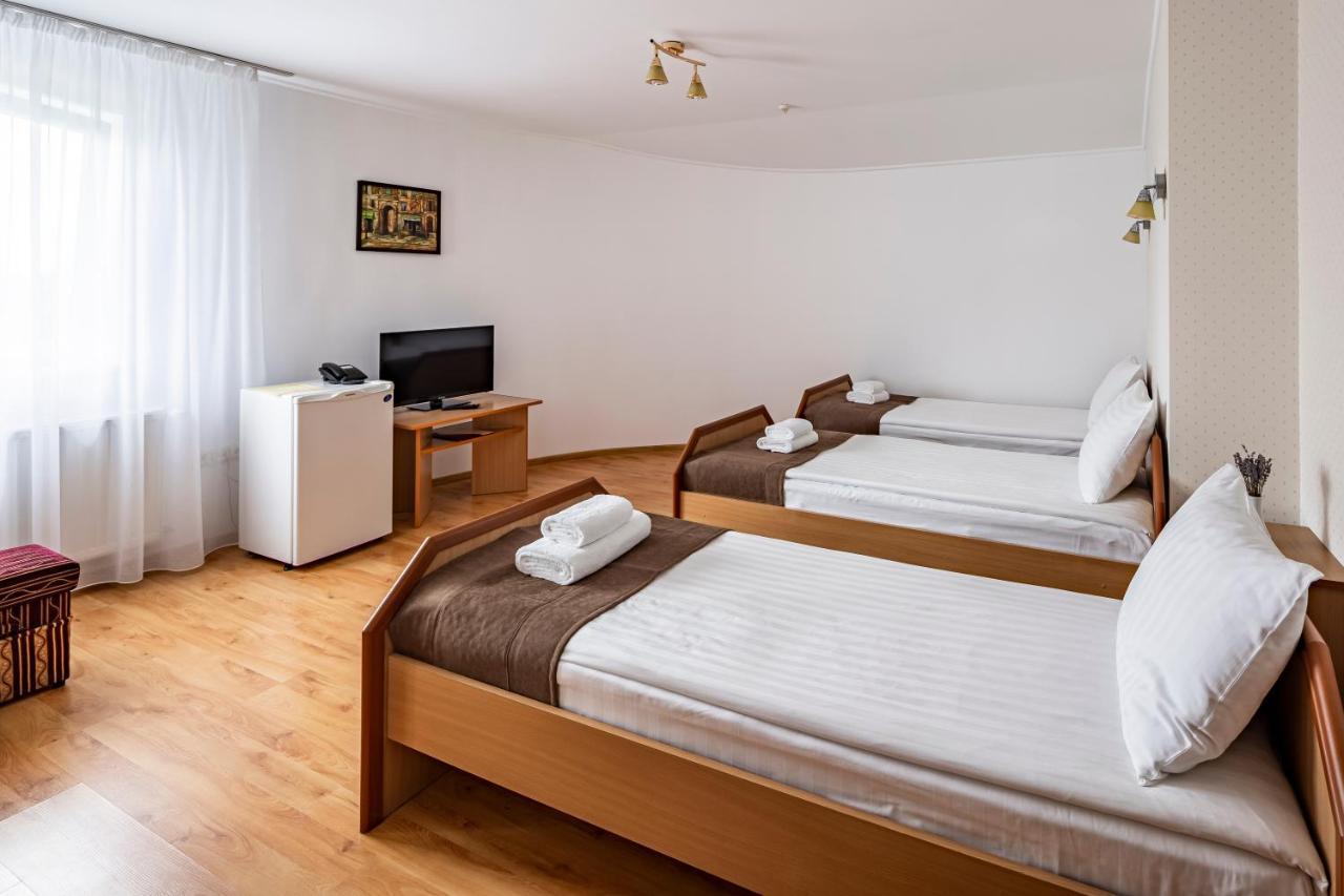 Hotel Galaktika Vynnyky Bagian luar foto