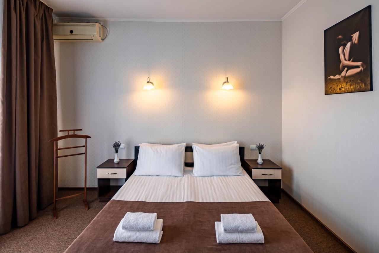 Hotel Galaktika Vynnyky Bagian luar foto