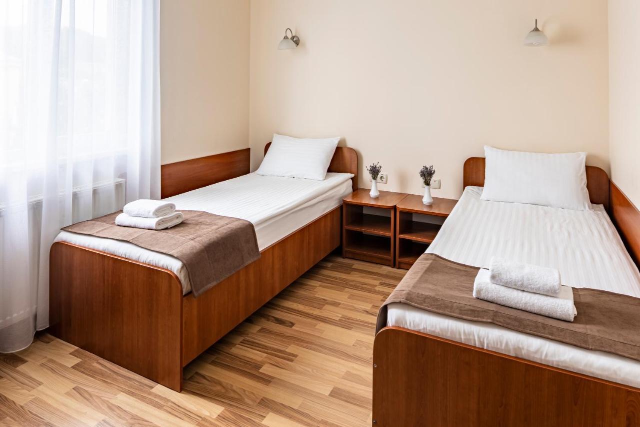 Hotel Galaktika Vynnyky Bagian luar foto
