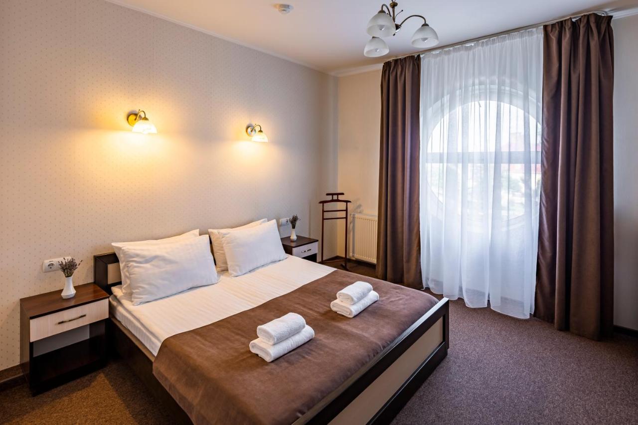 Hotel Galaktika Vynnyky Bagian luar foto