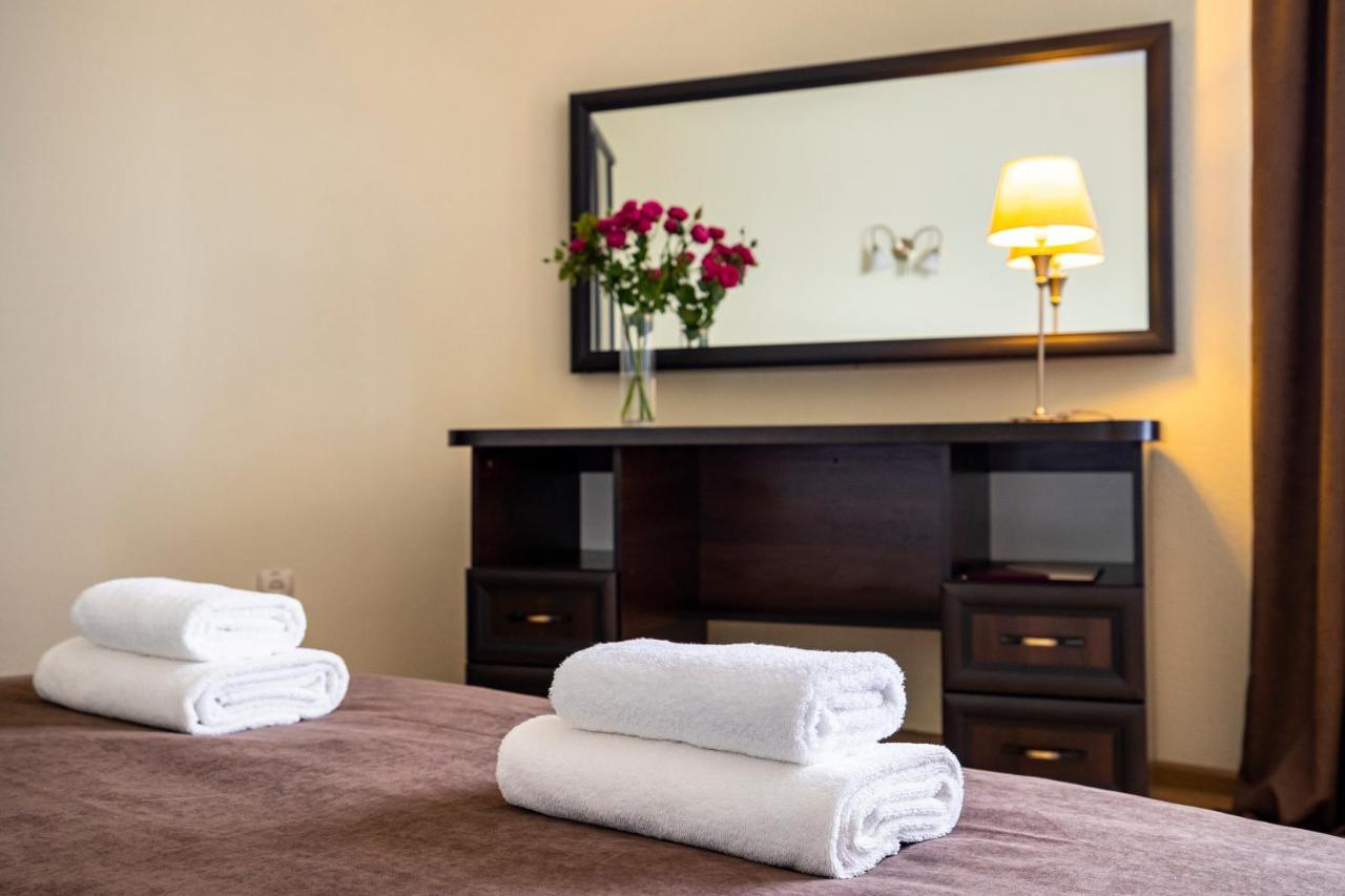 Hotel Galaktika Vynnyky Bagian luar foto