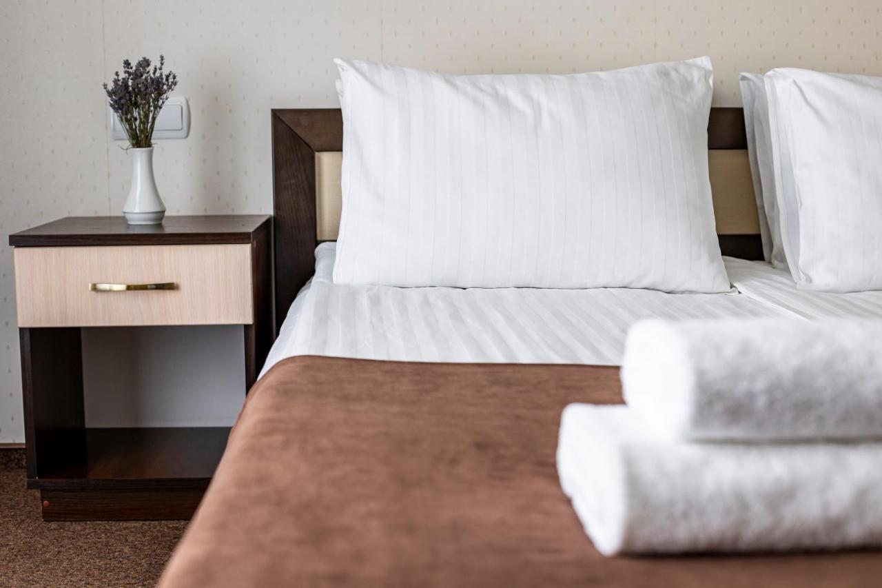 Hotel Galaktika Vynnyky Bagian luar foto