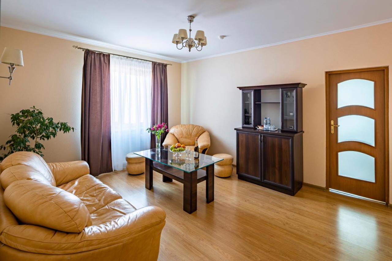 Hotel Galaktika Vynnyky Bagian luar foto