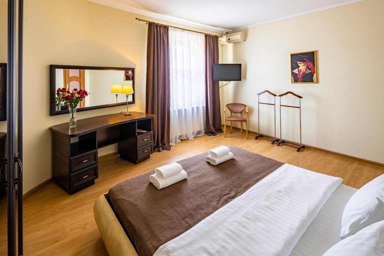 Hotel Galaktika Vynnyky Bagian luar foto