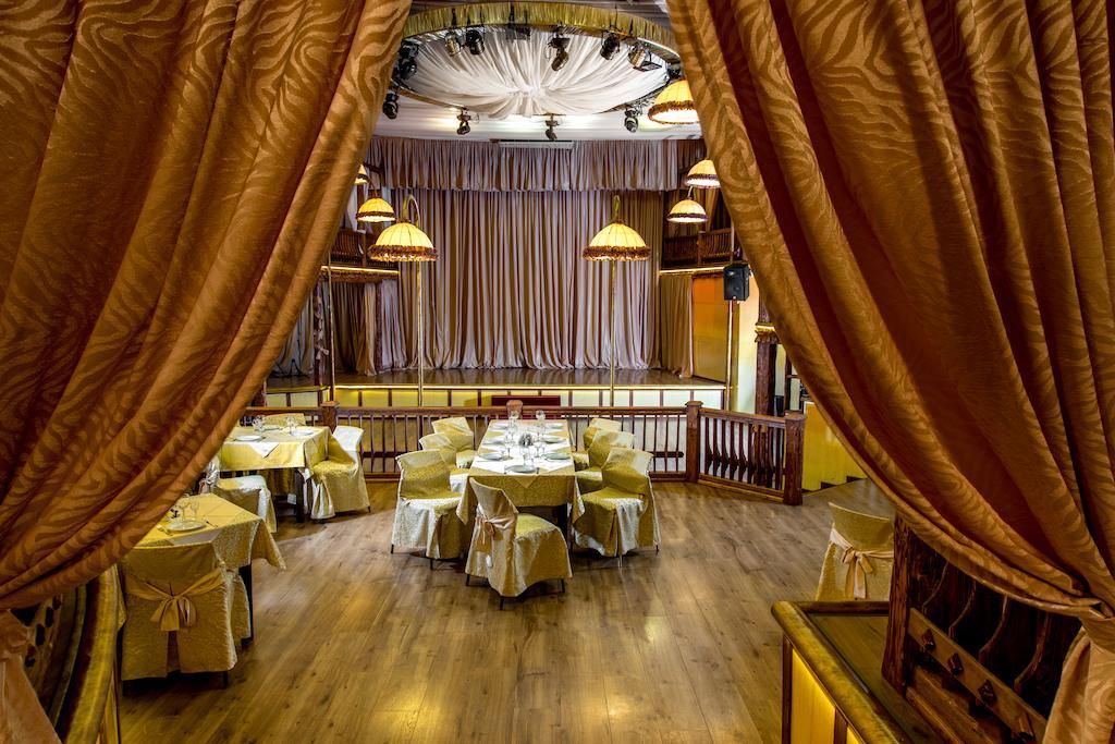 Hotel Galaktika Vynnyky Bagian luar foto