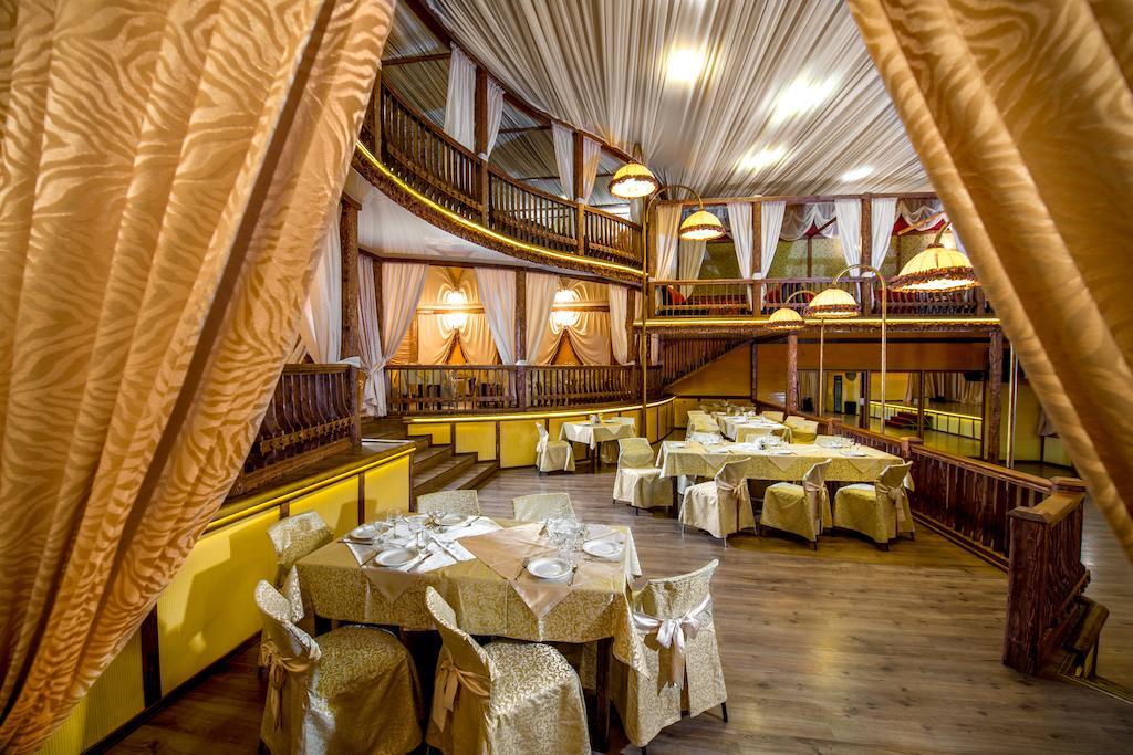 Hotel Galaktika Vynnyky Bagian luar foto