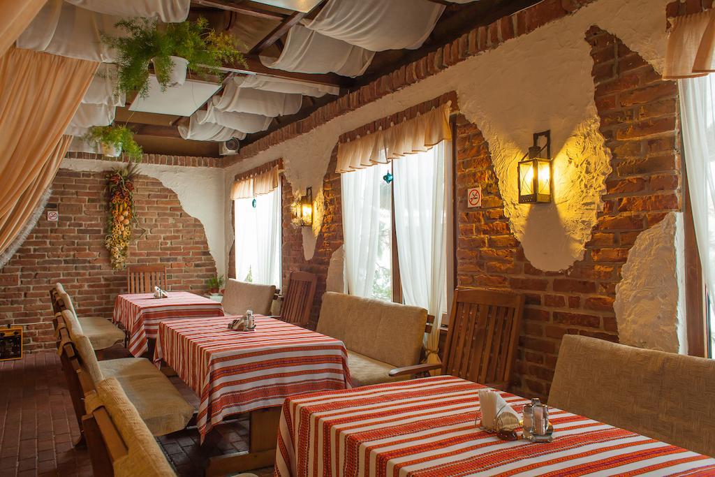 Hotel Galaktika Vynnyky Bagian luar foto