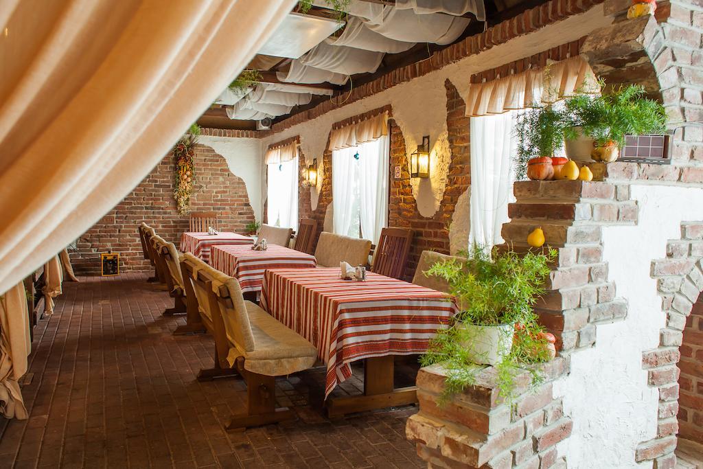 Hotel Galaktika Vynnyky Bagian luar foto