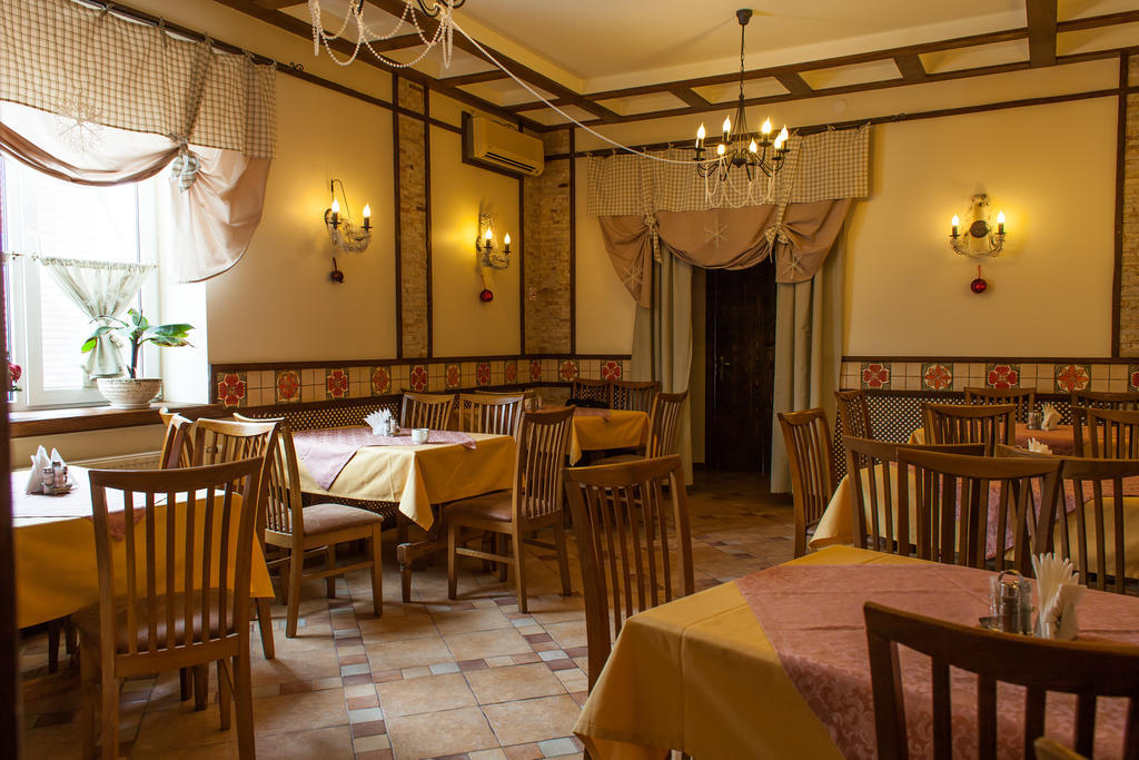Hotel Galaktika Vynnyky Bagian luar foto